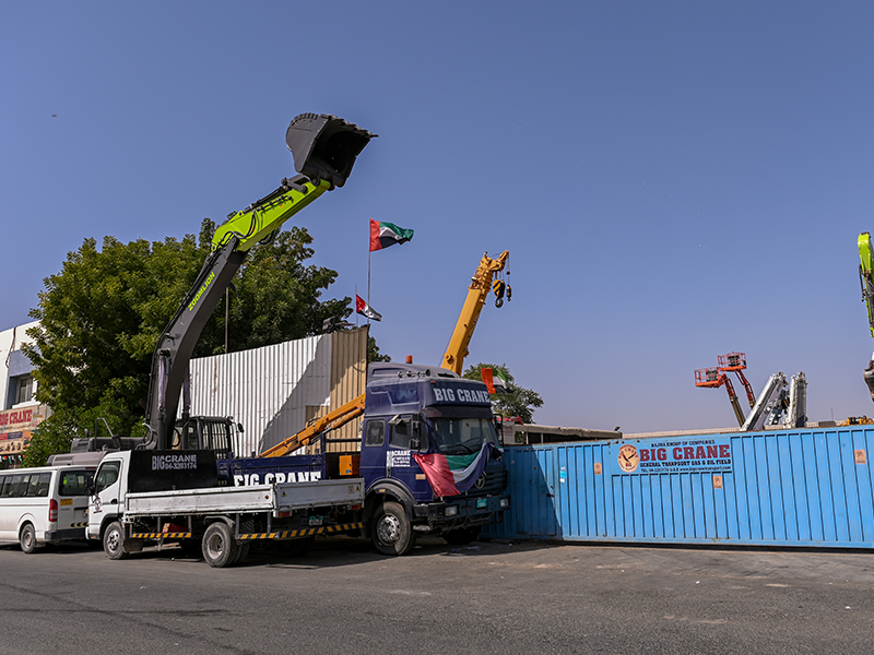 Lorry Cranes in Dubai, UAE